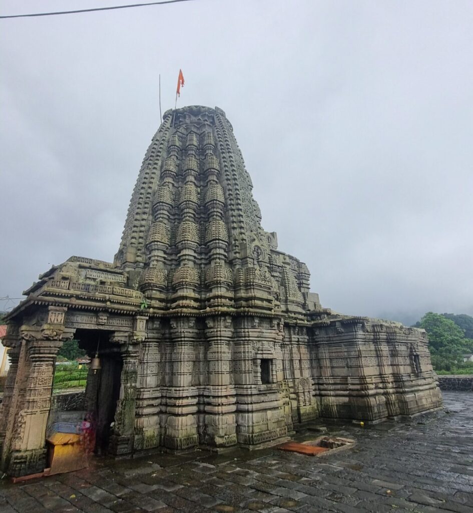 Ratangad fort,amruteshwar temple